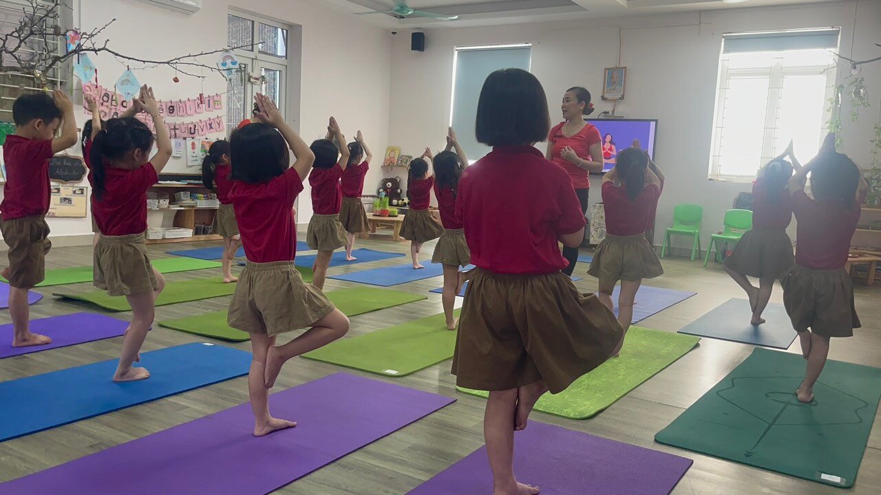 Tập yoga cùng các bé lớp A1 nào !!!