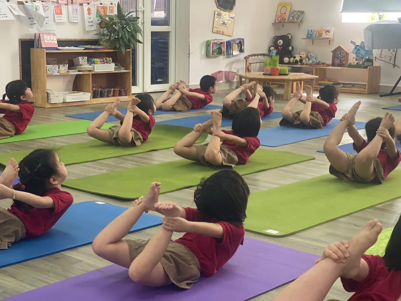 Tập yoga cùng các bé lớp A1 nào !!!