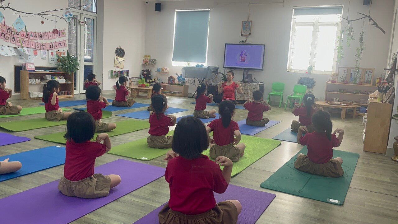 Tập yoga cùng các bé lớp A1 nào !!!