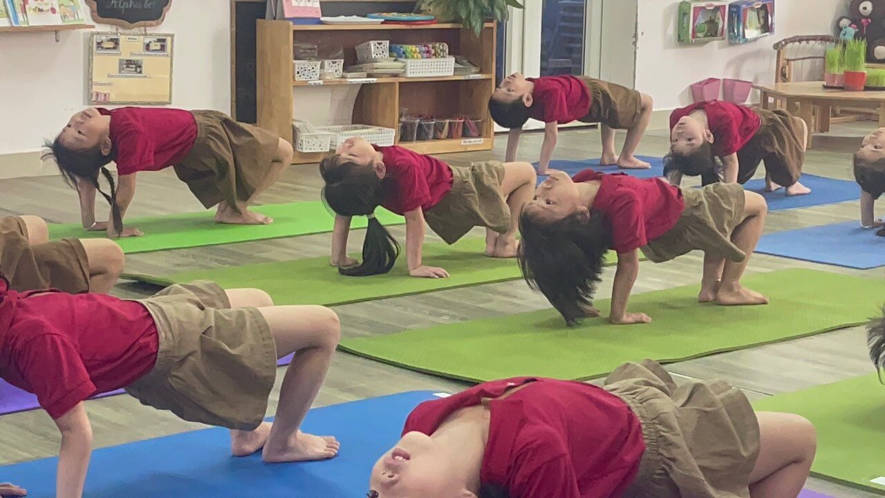Tập yoga cùng các bé lớp A1 nào !!!
