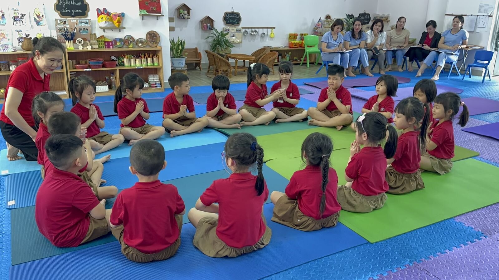 Trường mầm non Tứ Liên tổ chức kiến tập hoạt động phát triển thể chất tại lớp A1 - Cô giáo Đỗ Thị Tuyết Lan