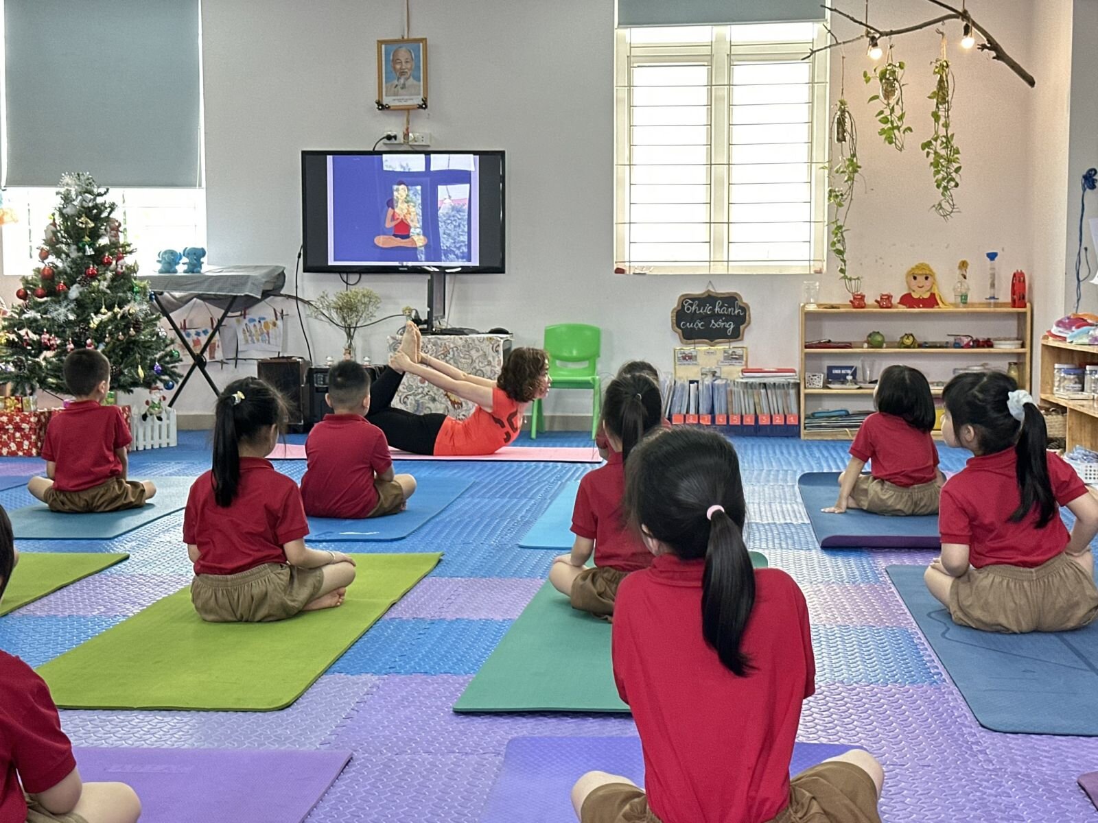 Trường mầm non Tứ Liên tổ chức kiến tập hoạt động phát triển thể chất tại lớp A1 - Cô giáo Đỗ Thị Tuyết Lan