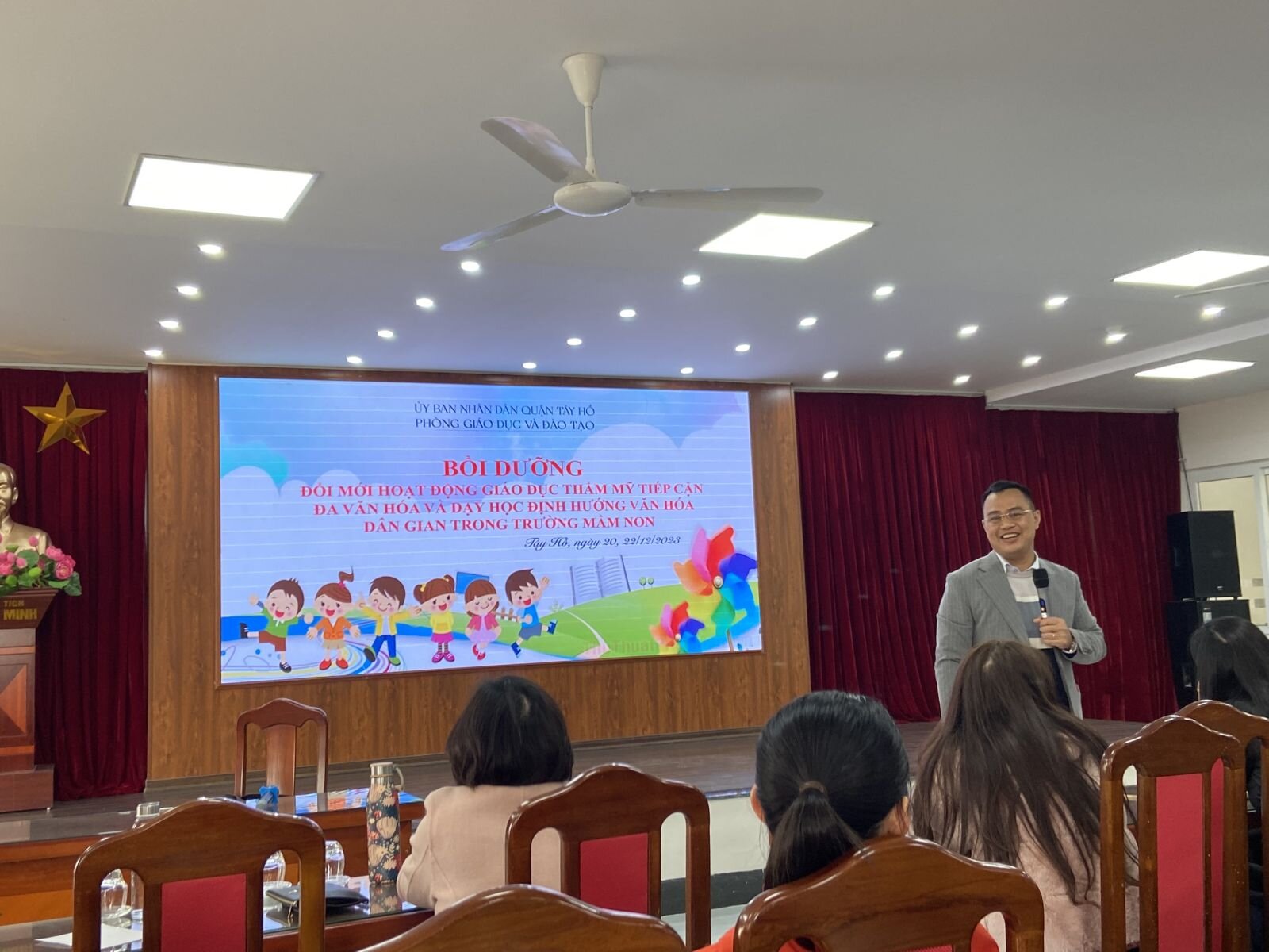 TẬP HUẤN “BỒI DƯỠNG ĐỔI MỚI HOẠT ĐỘNG GIÁO DỤC THẨM MỸ TIẾP CẬN ĐA VĂN HÓA VÀ DẠY HỌC ĐỊNH HƯỚNG VĂN HÓA DÂN GIAN TRONG TRƯỜNG MẦM NON” CHO CBGV