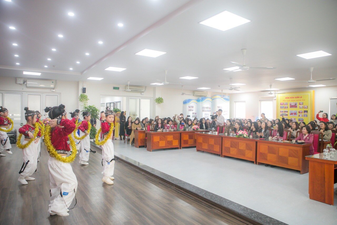 CỤM TRƯỜNG MẦM NON THÀNH PHỐ HÀ NỘI TỔ CHỨC SƠ KẾT 2 NĂM THỰC HIỆN CHUYÊN ĐỀ “XÂY DỰNG TRƯỜNG HỌC LẤY TRẺ LÀM TRUNG TÂM” GIAI ĐOẠN 2021-2025