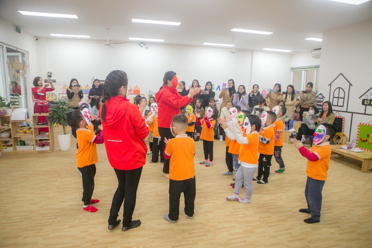 CỤM TRƯỜNG MẦM NON THÀNH PHỐ HÀ NỘI TỔ CHỨC SƠ KẾT 2 NĂM THỰC HIỆN CHUYÊN ĐỀ “XÂY DỰNG TRƯỜNG HỌC LẤY TRẺ LÀM TRUNG TÂM” GIAI ĐOẠN 2021-2025