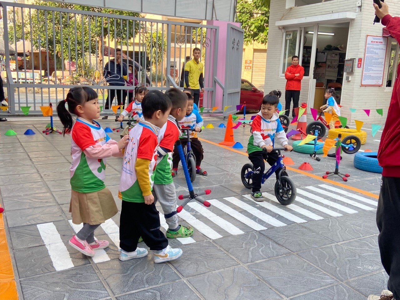 CỤM TRƯỜNG MẦM NON THÀNH PHỐ HÀ NỘI TỔ CHỨC SƠ KẾT 2 NĂM THỰC HIỆN CHUYÊN ĐỀ “XÂY DỰNG TRƯỜNG HỌC LẤY TRẺ LÀM TRUNG TÂM” GIAI ĐOẠN 2021-2025