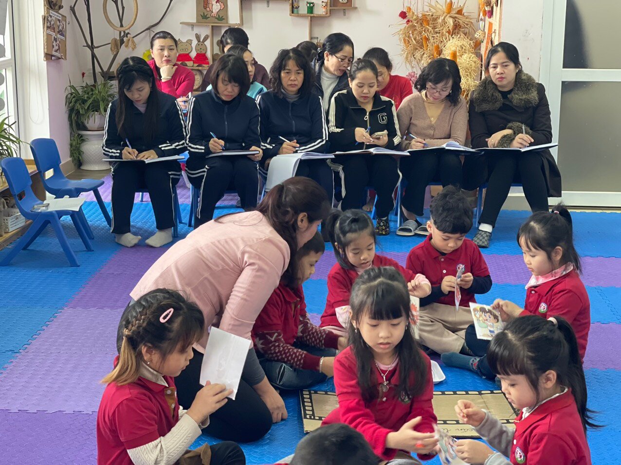 📍HOẠT ĐỘNG KIẾN TẬP TẠI TRƯỜNG MN TỨ LIÊN CHUYÊN ĐỀ LỒNG GHÉP GIÁO DỤC LỄ GIÁO- KỸ NĂNG SỐNG CHO TRẺ MẦM NON.