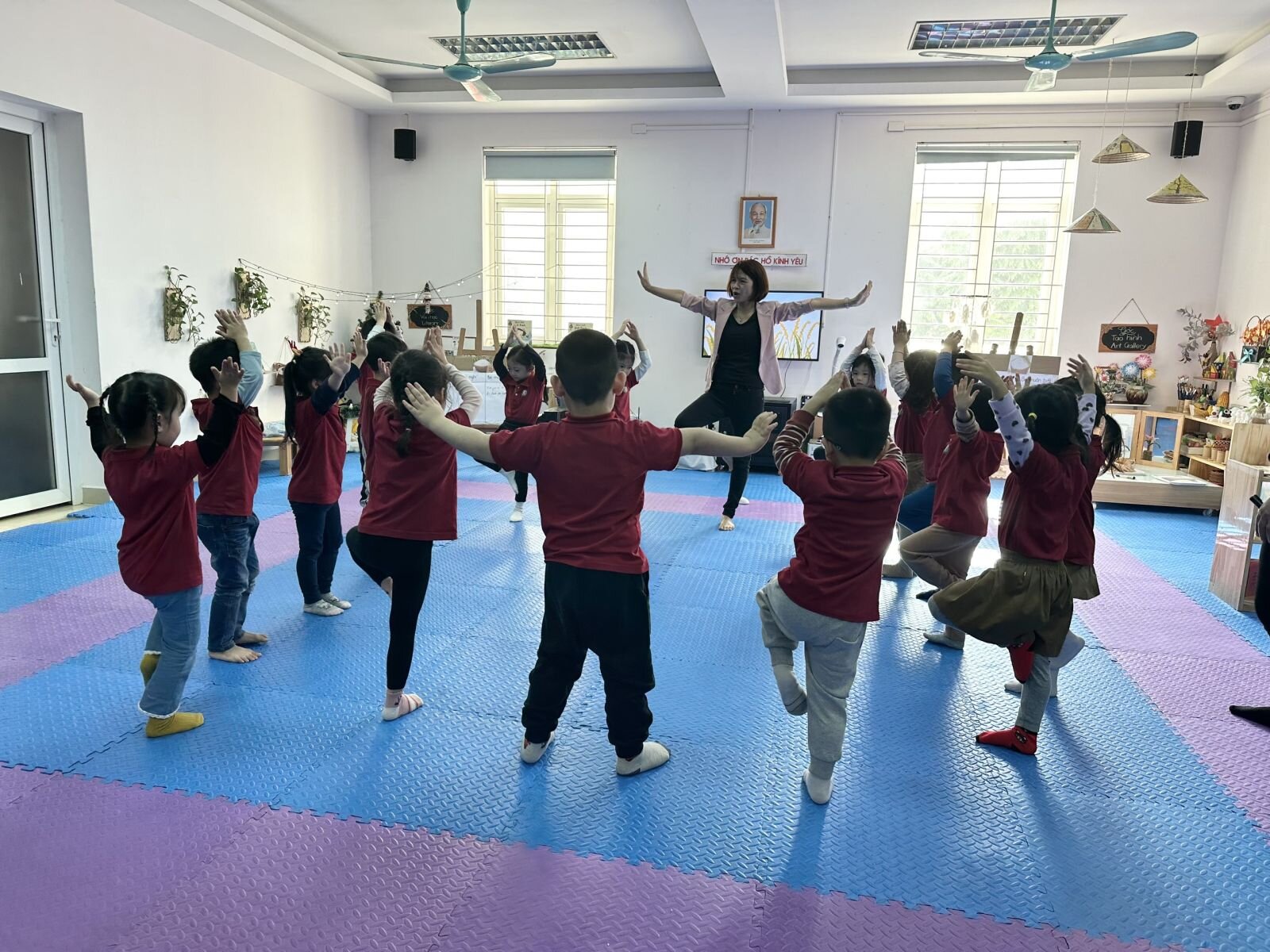 TRƯỜNG MẦM NON TỨ LIÊN TỔ CHỨC CHO GIÁO VIÊN KIẾN TẬP TIẾT ĐẠT GIẢI CAO TRONG HỘI THI GIÁO VIÊN - NHÂN VIÊN GIỎI CẤP TRƯỜNG NĂM HỌC 2023-2024