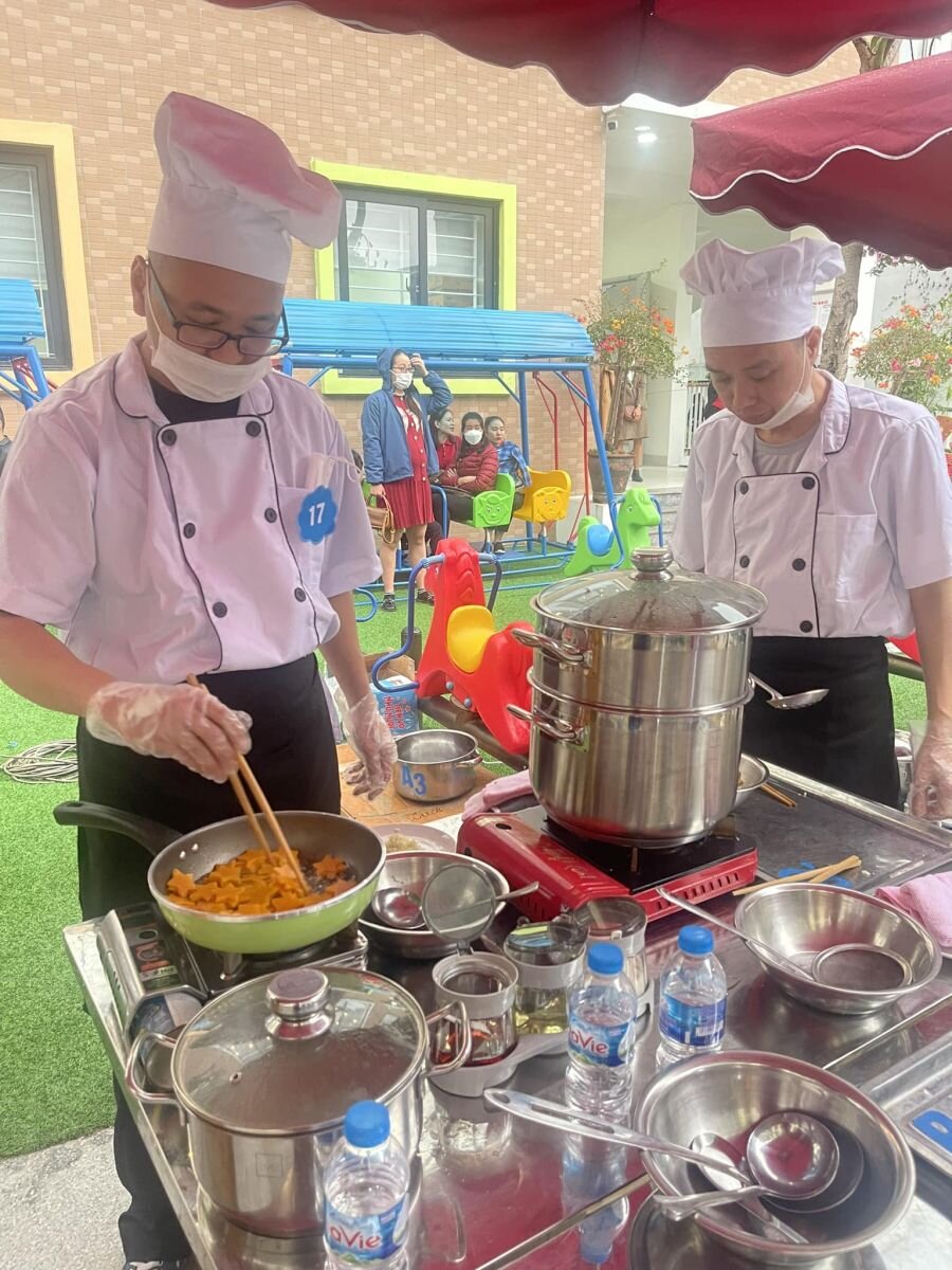 TRƯỜNG MẦM NON TỨ LIÊN ĐẠT GIẢI NHẤT THI XÂY DỰNG THỰC ĐƠN VÀ CHẾ BIẾN MÓN ĂN TẠI