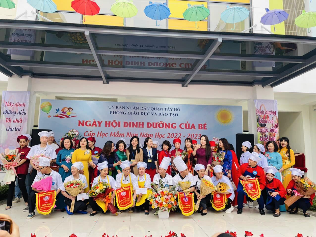 TRƯỜNG MẦM NON TỨ LIÊN ĐẠT GIẢI NHẤT THI XÂY DỰNG THỰC ĐƠN VÀ CHẾ BIẾN MÓN ĂN TẠI