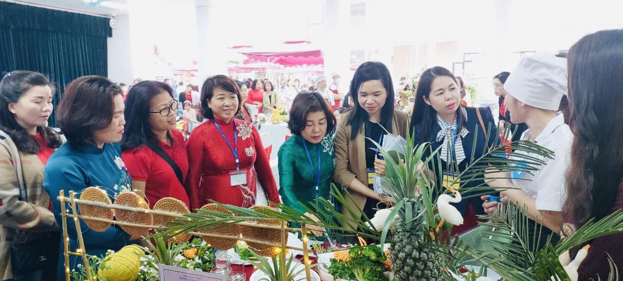 TRƯỜNG MẦM NON TỨ LIÊN ĐẠT GIẢI NHẤT THI XÂY DỰNG THỰC ĐƠN VÀ CHẾ BIẾN MÓN ĂN TẠI