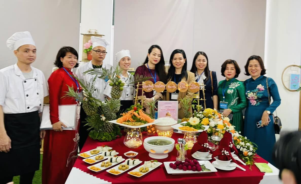 TRƯỜNG MẦM NON TỨ LIÊN ĐẠT GIẢI NHẤT THI XÂY DỰNG THỰC ĐƠN VÀ CHẾ BIẾN MÓN ĂN TẠI