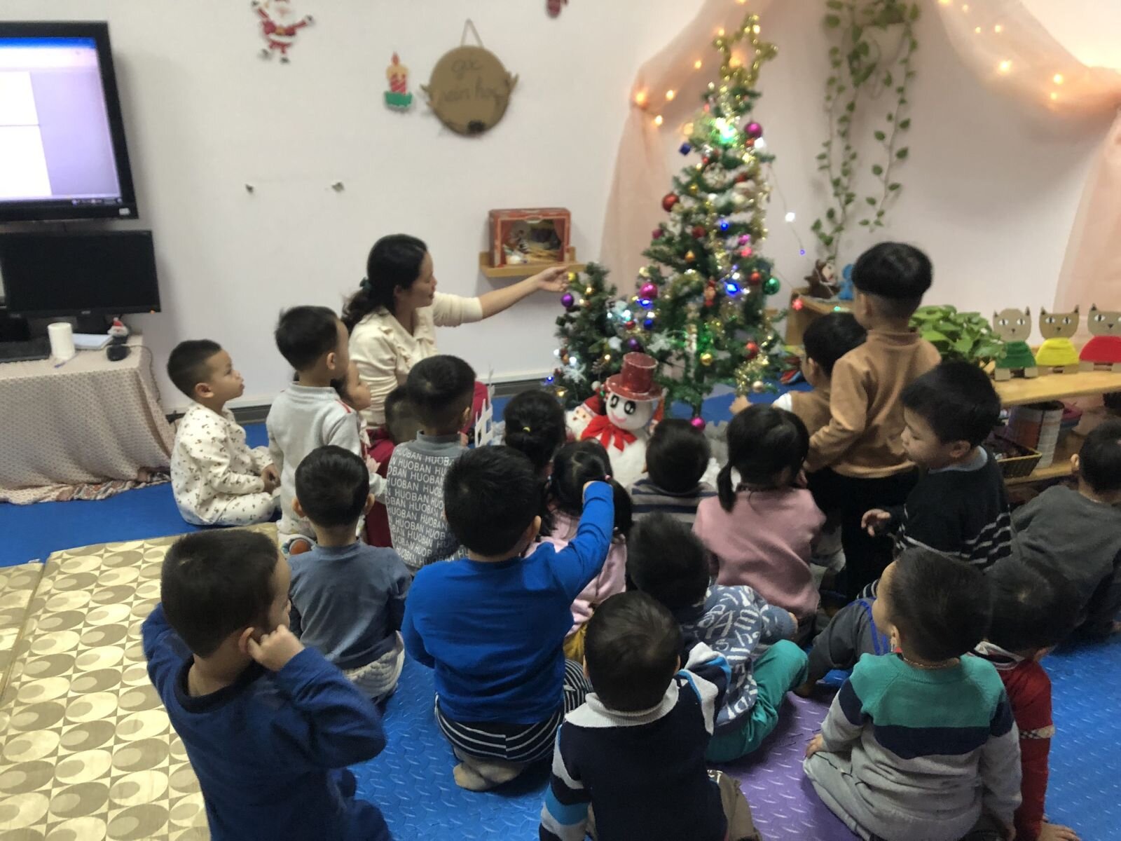 Dự án Cây thông Noel- MGB