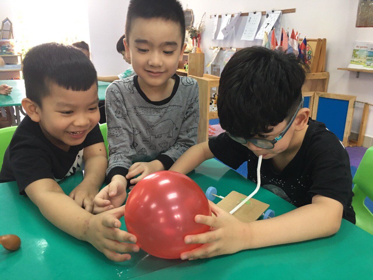 BÉ VỚI NHỮNG HOẠT ĐỘNG ĐẦU TUẦN.