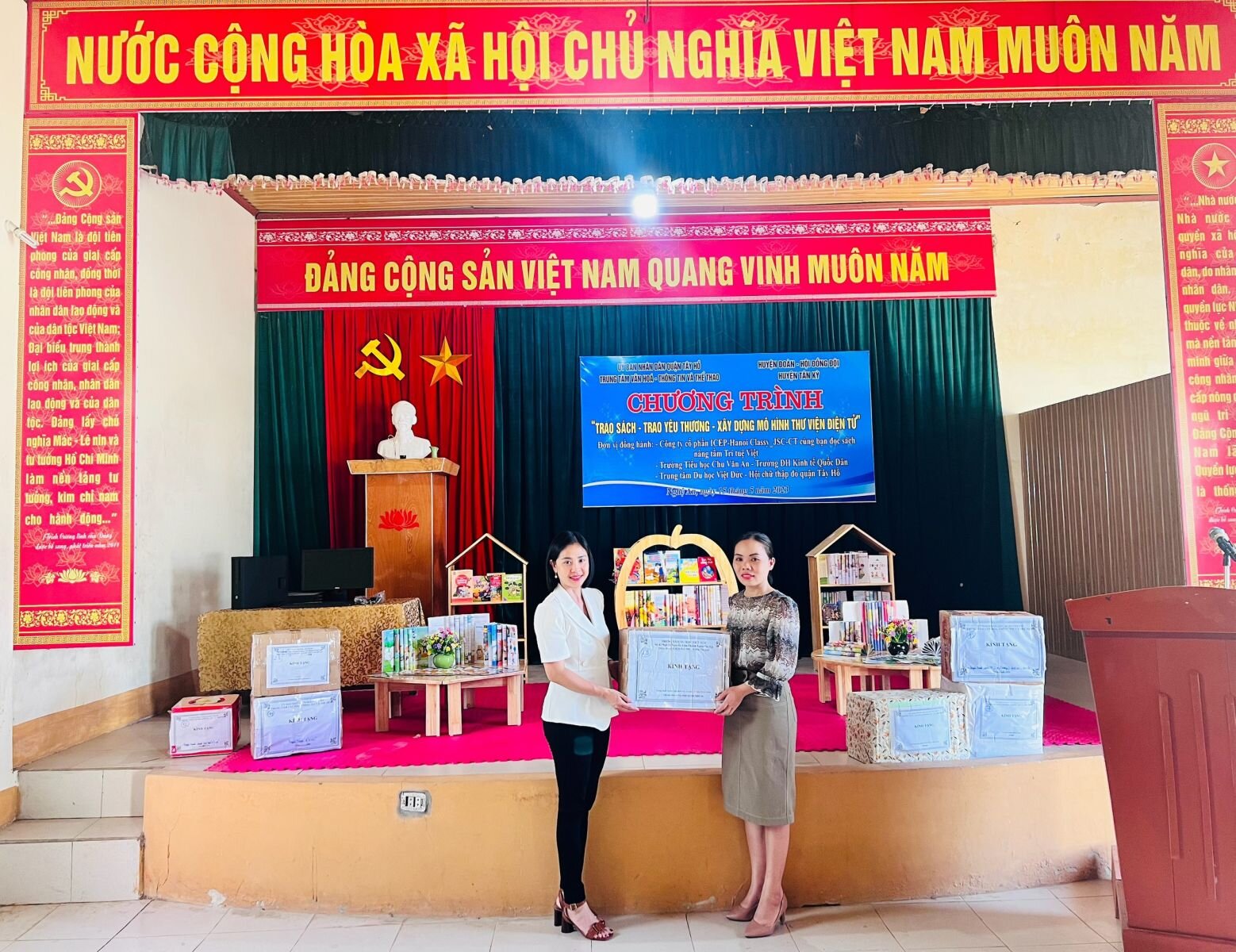 “TRAO SÁCH - TRAO YÊU THƯƠNG”