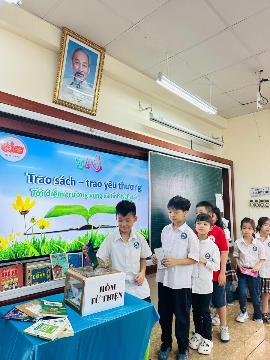 “TRAO SÁCH - TRAO YÊU THƯƠNG”