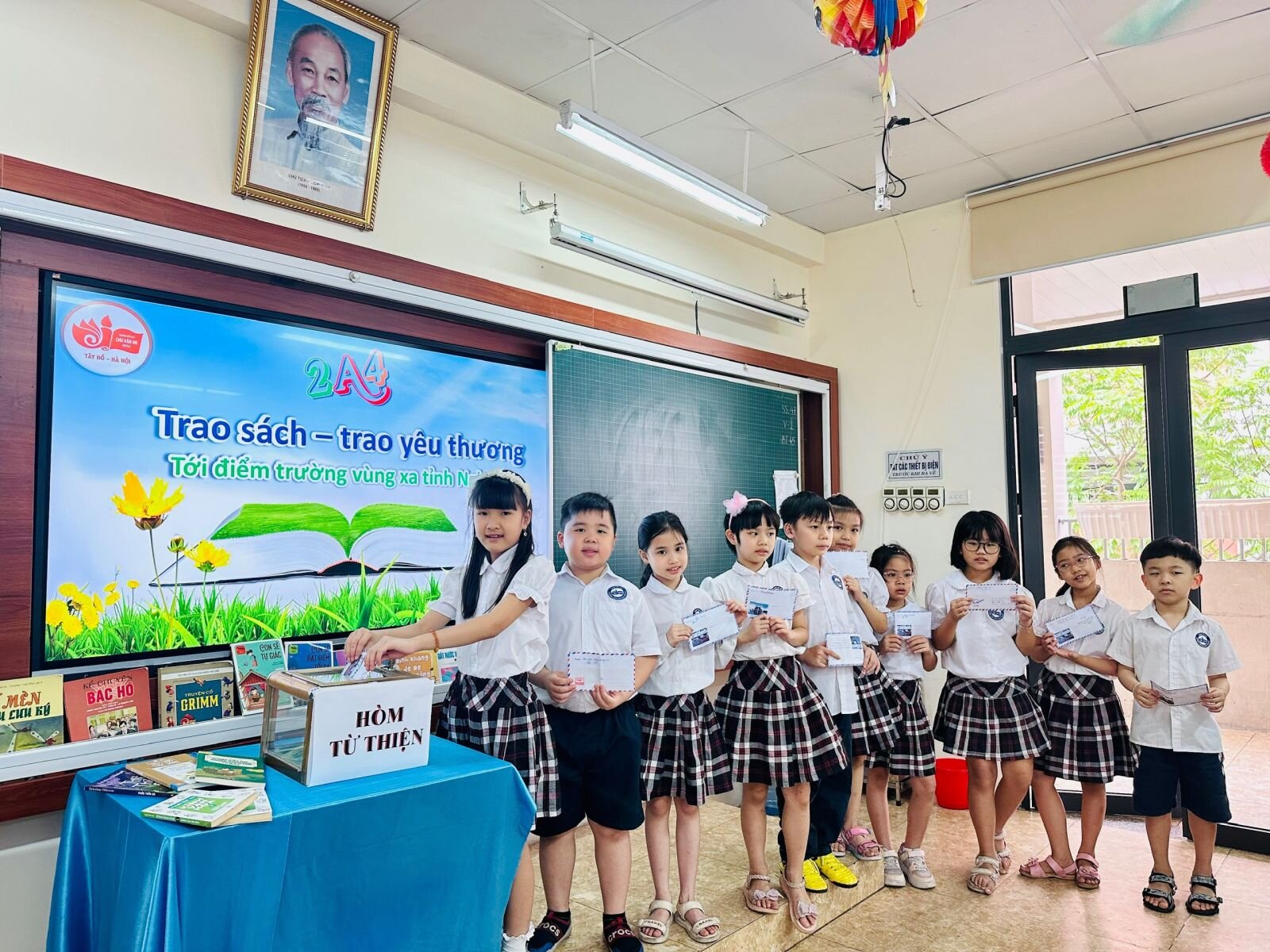 “TRAO SÁCH - TRAO YÊU THƯƠNG”