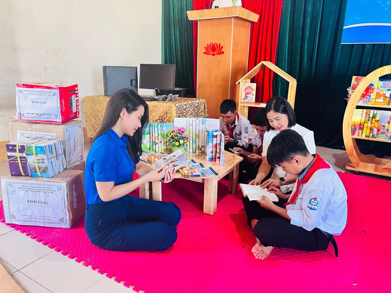 “TRAO SÁCH - TRAO YÊU THƯƠNG”