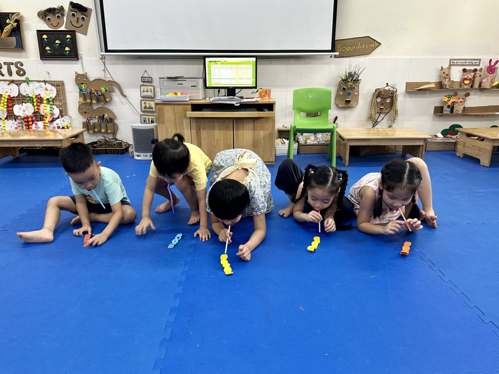 HĐTH; Những chú Sâu ngộ nghĩnh