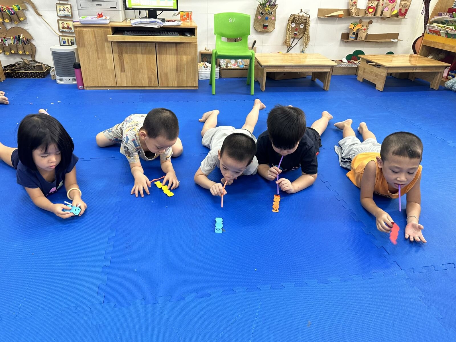 HĐTH; Những chú Sâu ngộ nghĩnh