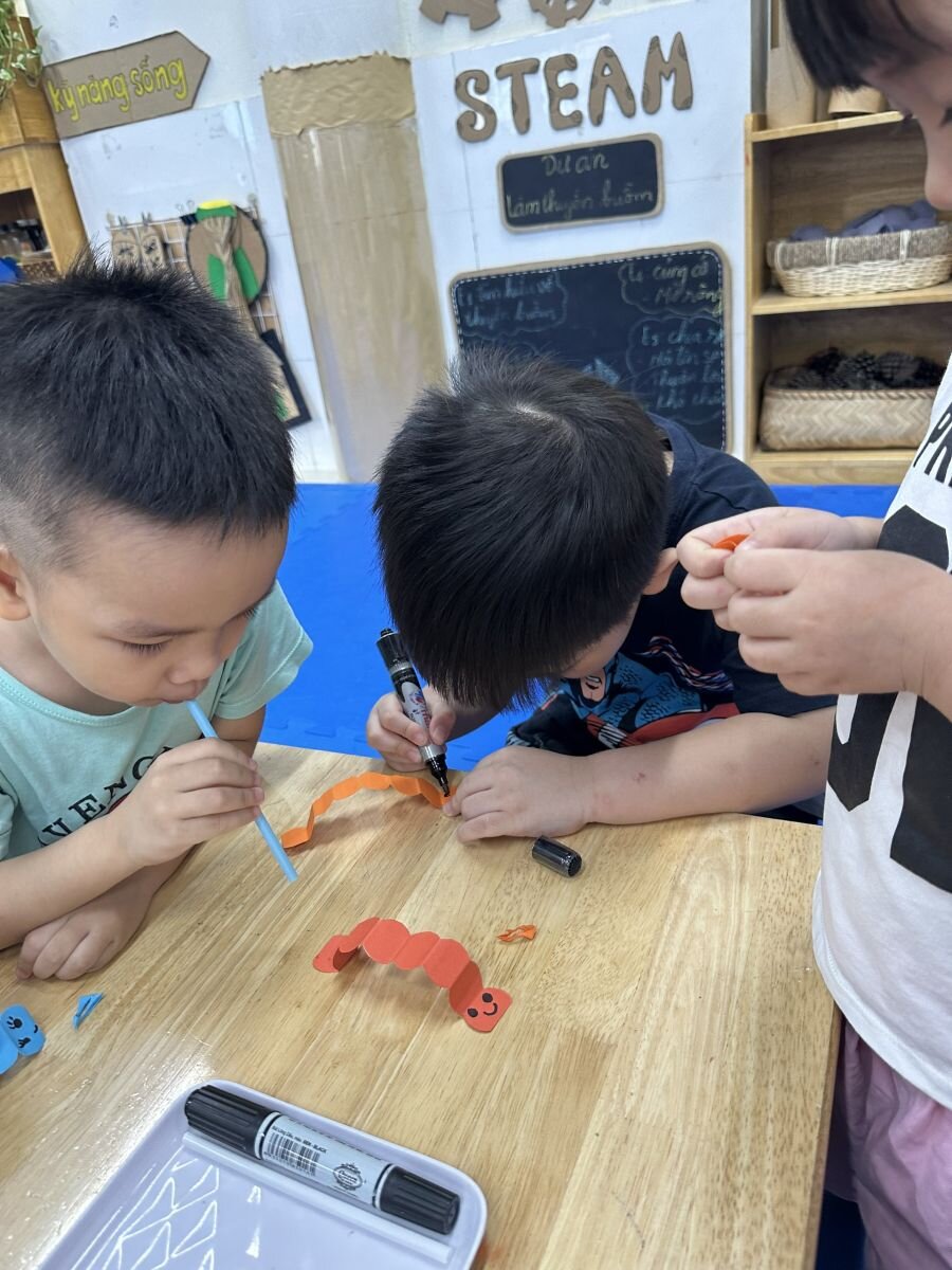 HĐTH; Những chú Sâu ngộ nghĩnh