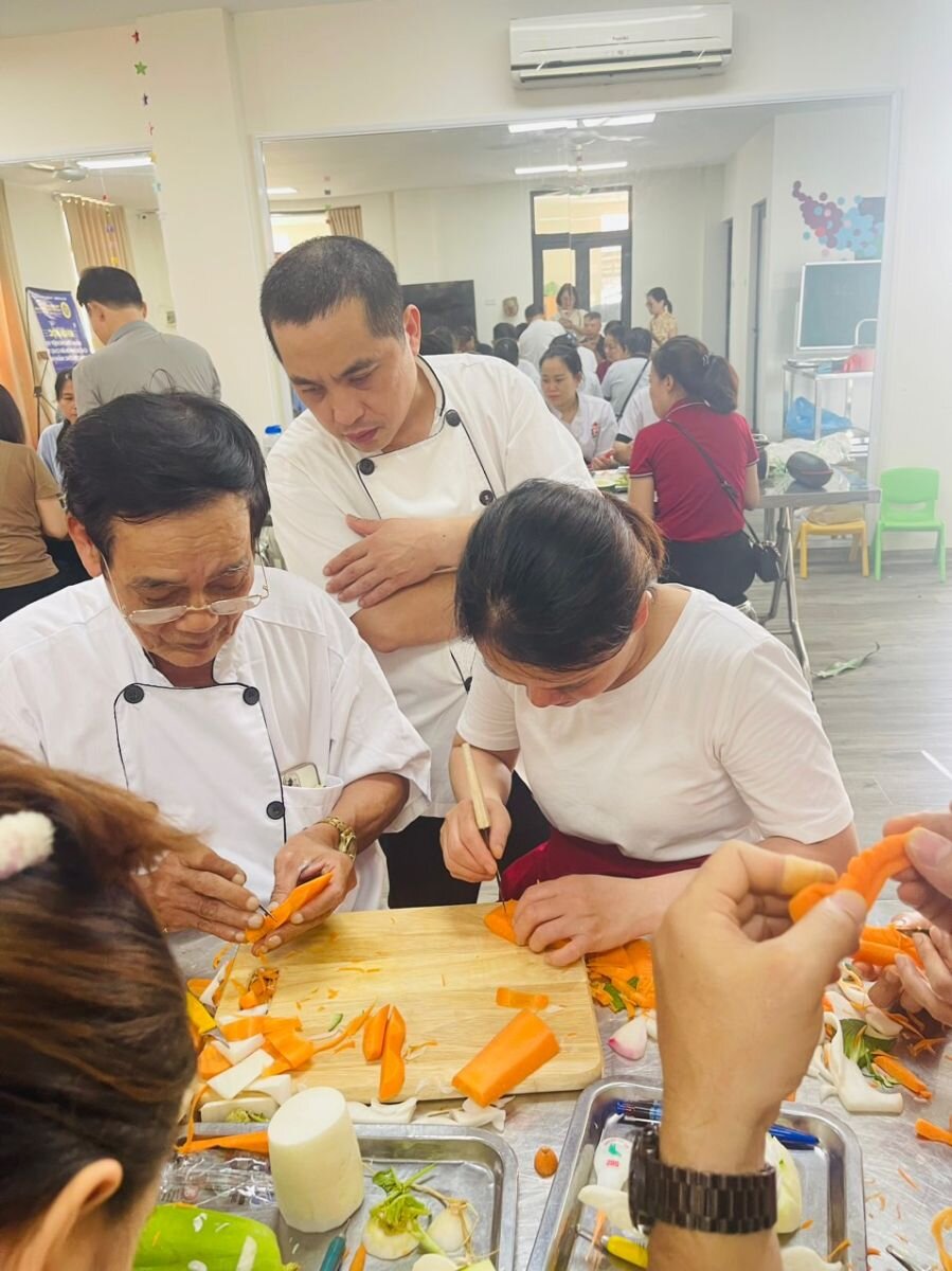 TRƯỜNG MẦM NON AN DƯƠNG THAM GIA LỚP   BỒI DƯỠNG CHUYÊN MÔN HÈ NĂM 2023 CHUYÊN ĐỀ “KỸ NĂNG NẤU ĂN CHUYÊN NGHIỆP TRONG TRƯỜNG MẦM NON”