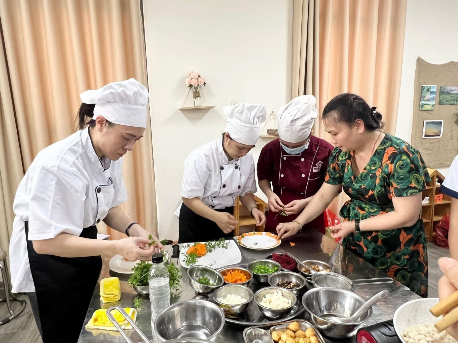 TRƯỜNG MẦM NON AN DƯƠNG THAM GIA LỚP   BỒI DƯỠNG CHUYÊN MÔN HÈ NĂM 2023 CHUYÊN ĐỀ “KỸ NĂNG NẤU ĂN CHUYÊN NGHIỆP TRONG TRƯỜNG MẦM NON”