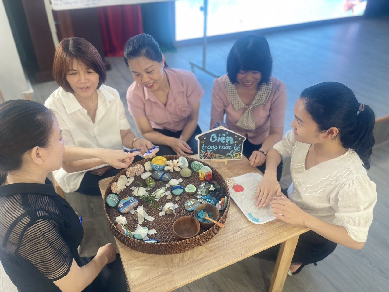 Trường mầm non Tứ Liên tham gia lớp học bồi dưỡng chuyên đề 