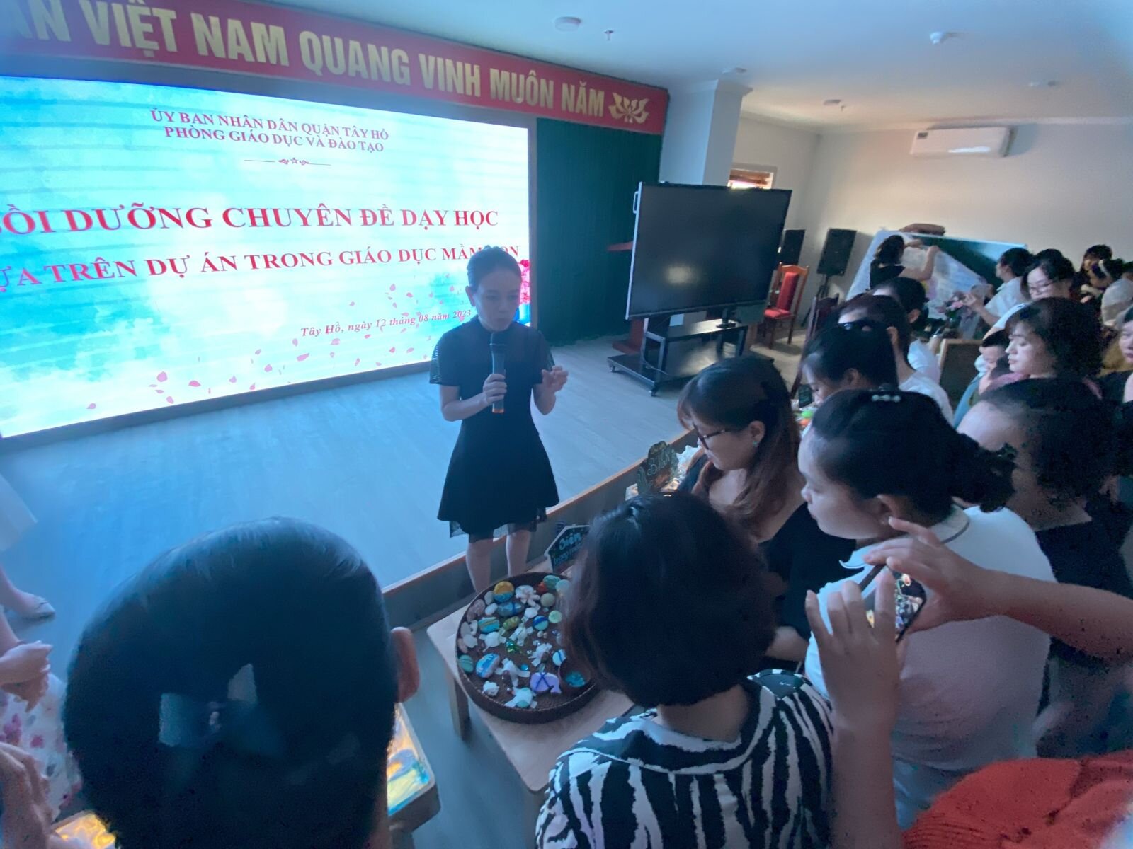 Trường mầm non Tứ Liên tham gia lớp học bồi dưỡng chuyên đề 