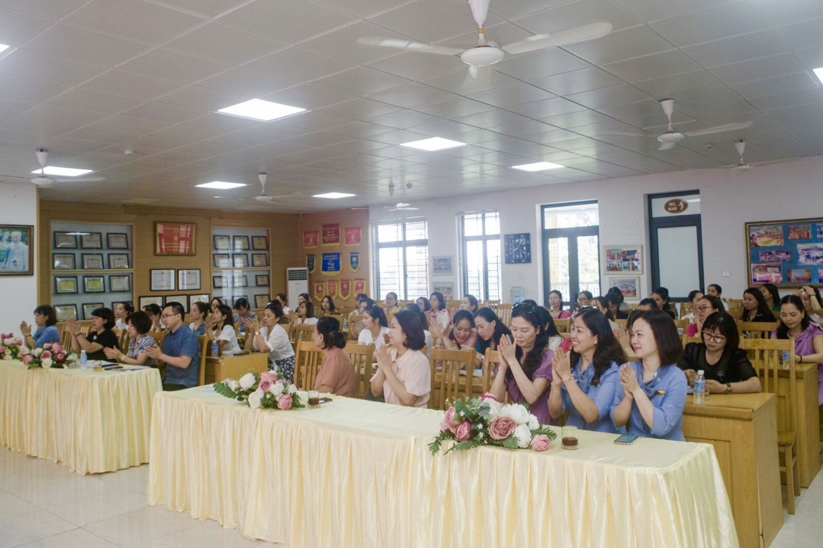 Trường Mầm non Chu Văn An vinh dự đón đoàn CBQL và GVMN cốt cán các tỉnh thành phía Bắc lớp tập huấn của Cục Nhà giáo và Cán bộ QLGD Bộ GD&ĐT đến dự giờ, thăm quan thực tế tại Nhà trường