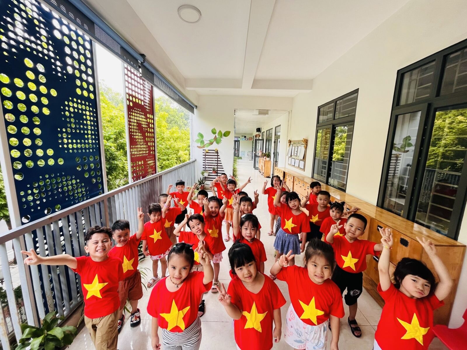 Trường Mầm non Chu Văn An vinh dự đón đoàn CBQL và GVMN cốt cán các tỉnh thành phía Bắc lớp tập huấn của Cục Nhà giáo và Cán bộ QLGD Bộ GD&ĐT đến dự giờ, thăm quan thực tế tại Nhà trường