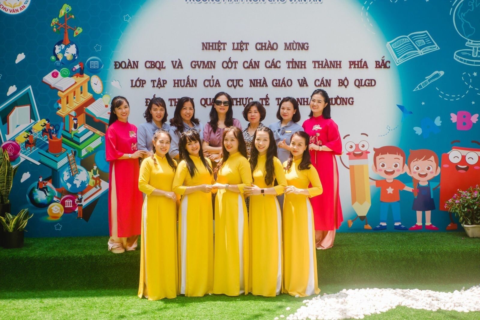 Trường Mầm non Chu Văn An vinh dự đón đoàn CBQL và GVMN cốt cán các tỉnh thành phía Bắc lớp tập huấn của Cục Nhà giáo và Cán bộ QLGD Bộ GD&ĐT đến dự giờ, thăm quan thực tế tại Nhà trường