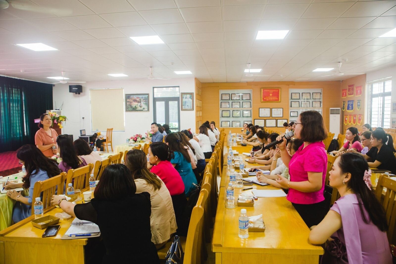 Trường Mầm non Chu Văn An vinh dự đón đoàn CBQL và GVMN cốt cán các tỉnh thành phía Bắc lớp tập huấn của Cục Nhà giáo và Cán bộ QLGD Bộ GD&ĐT đến dự giờ, thăm quan thực tế tại Nhà trường