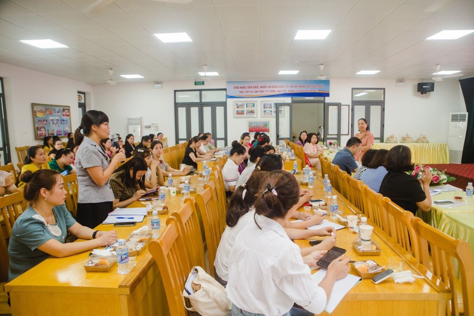 Trường Mầm non Chu Văn An vinh dự đón đoàn CBQL và GVMN cốt cán các tỉnh thành phía Bắc lớp tập huấn của Cục Nhà giáo và Cán bộ QLGD Bộ GD&ĐT đến dự giờ, thăm quan thực tế tại Nhà trường