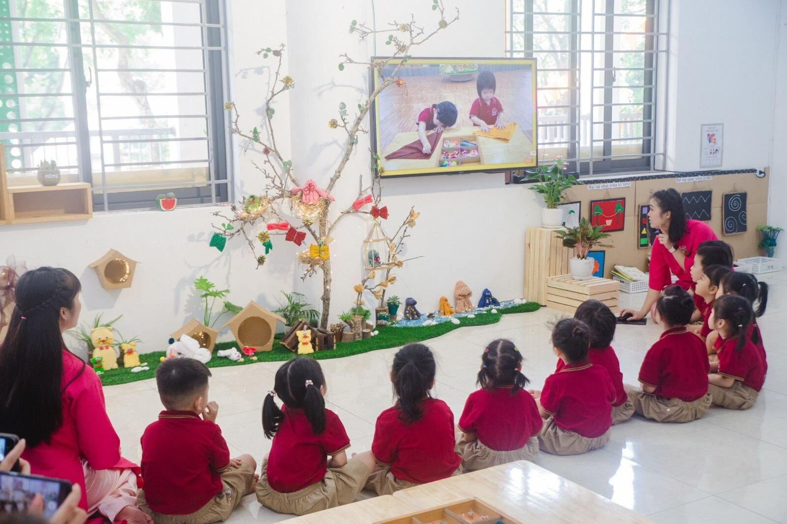 Trường Mầm non Chu Văn An vinh dự đón đoàn CBQL và GVMN cốt cán các tỉnh thành phía Bắc lớp tập huấn của Cục Nhà giáo và Cán bộ QLGD Bộ GD&ĐT đến dự giờ, thăm quan thực tế tại Nhà trường