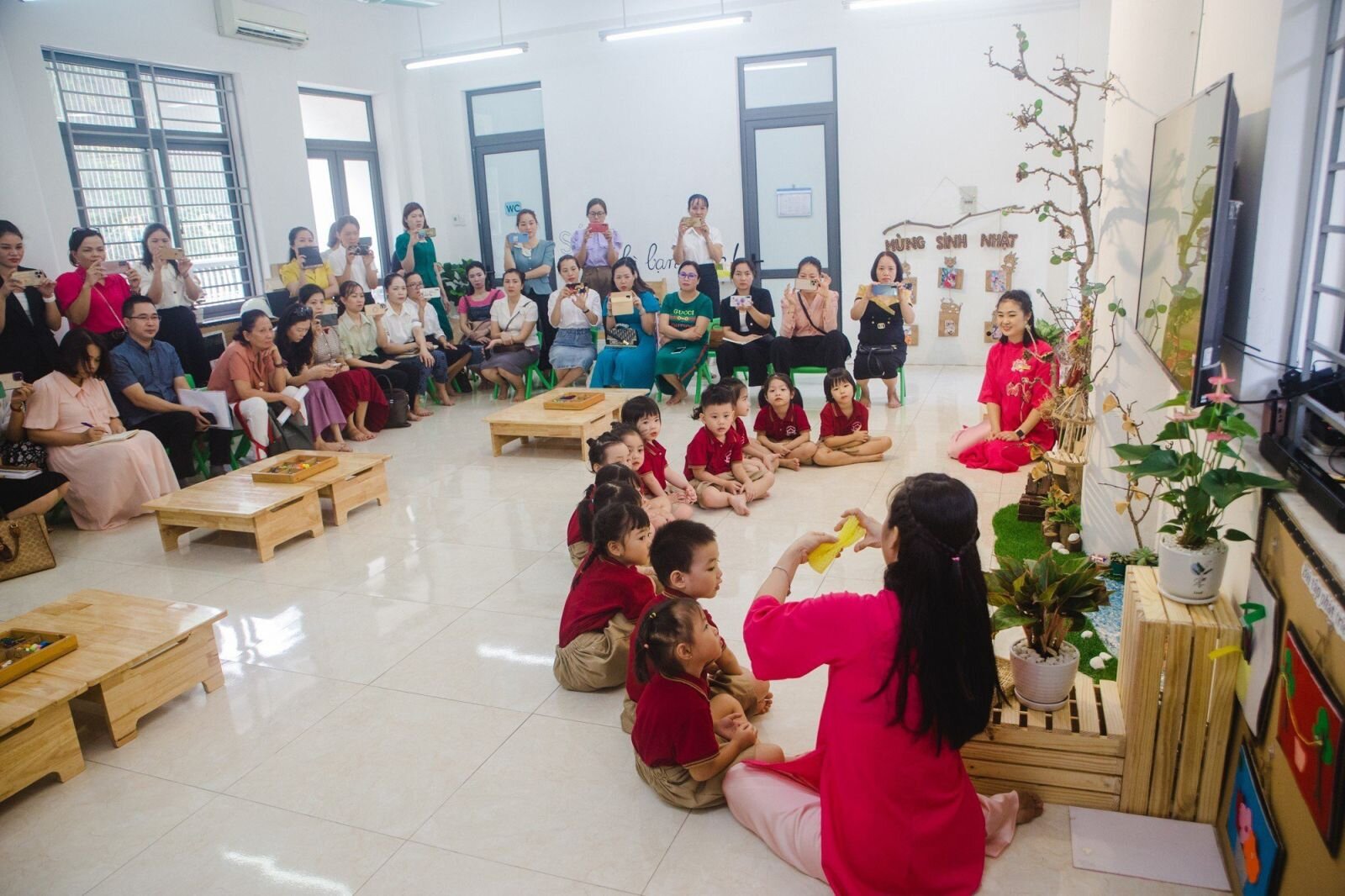 Trường Mầm non Chu Văn An vinh dự đón đoàn CBQL và GVMN cốt cán các tỉnh thành phía Bắc lớp tập huấn của Cục Nhà giáo và Cán bộ QLGD Bộ GD&ĐT đến dự giờ, thăm quan thực tế tại Nhà trường