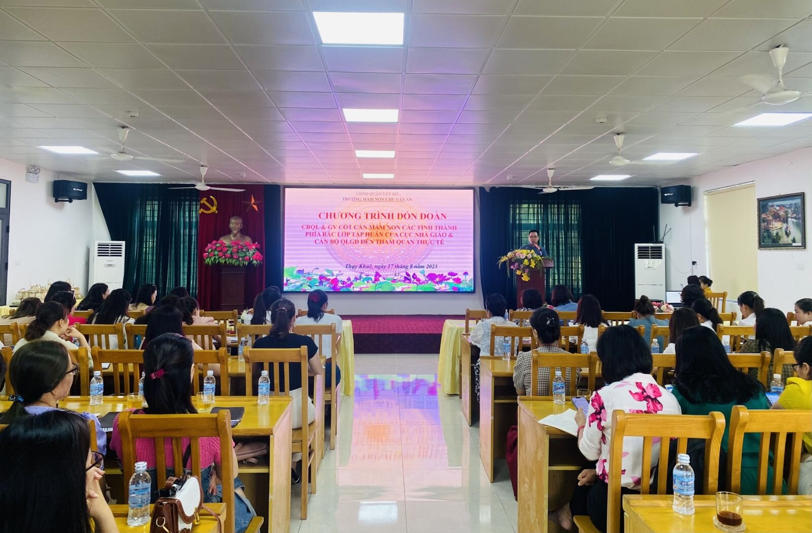 Trường Mầm non Chu Văn An vinh dự đón đoàn CBQL và GVMN cốt cán các tỉnh thành phía Bắc lớp tập huấn của Cục Nhà giáo và Cán bộ QLGD Bộ GD&ĐT đến dự giờ, thăm quan thực tế tại Nhà trường