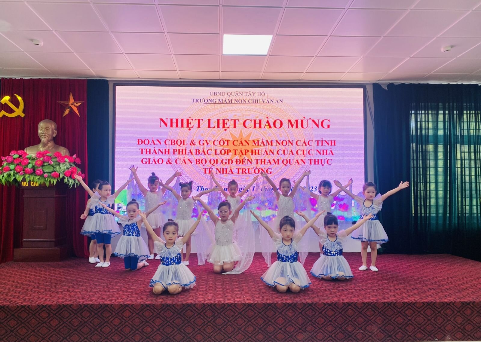 Trường Mầm non Chu Văn An vinh dự đón đoàn CBQL và GVMN cốt cán các tỉnh thành phía Bắc lớp tập huấn của Cục Nhà giáo và Cán bộ QLGD Bộ GD&ĐT đến dự giờ, thăm quan thực tế tại Nhà trường