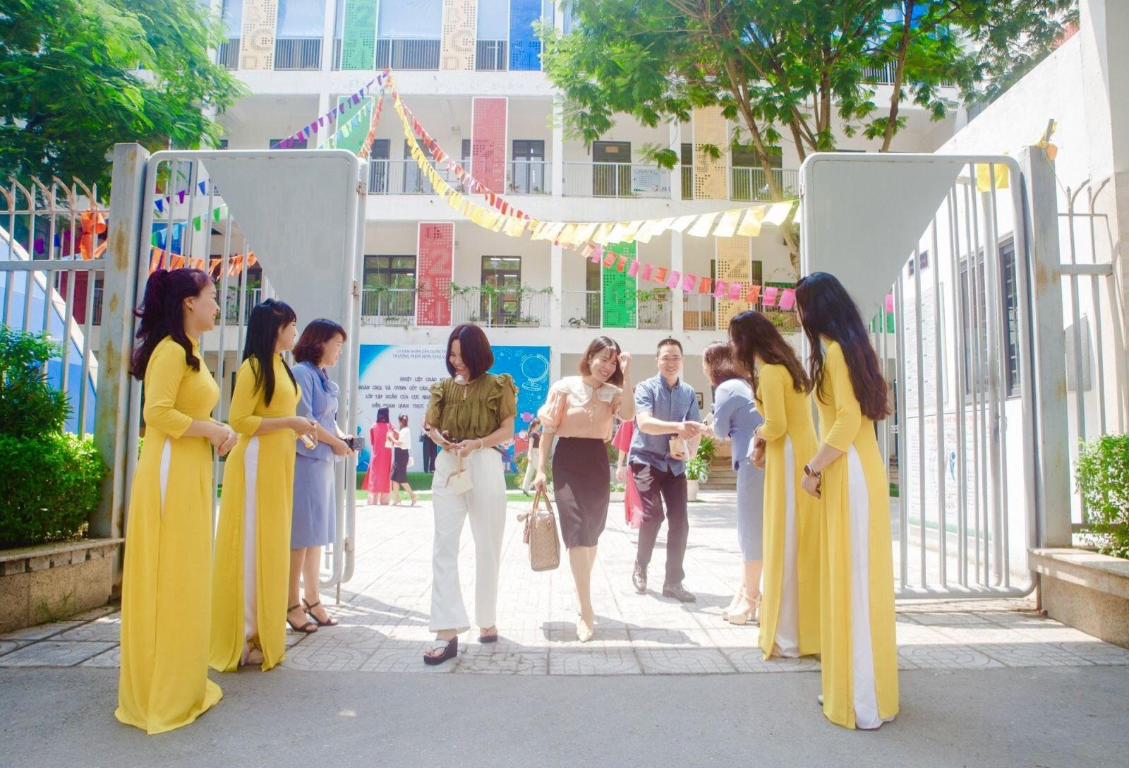 Trường Mầm non Chu Văn An vinh dự đón đoàn CBQL và GVMN cốt cán các tỉnh thành phía Bắc lớp tập huấn của Cục Nhà giáo và Cán bộ QLGD Bộ GD&ĐT đến dự giờ, thăm quan thực tế tại Nhà trường