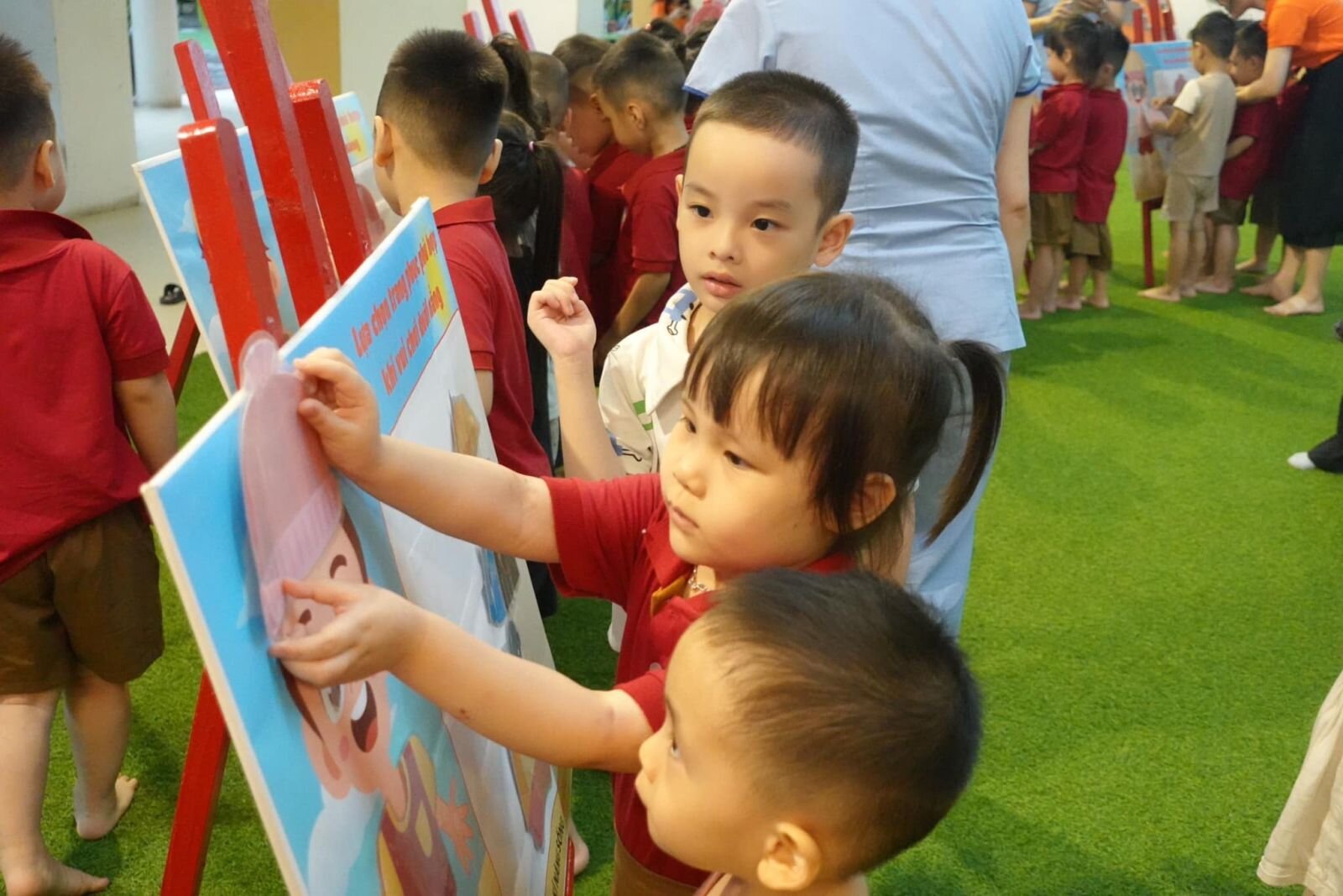 Trường mầm non Tứ Liên tổ chức thành công sự kiện Festival Kĩ năng sống Novastars Mừng mùa tựu trường 2023 - 2024 với chủ đề “Kỹ năng an toàn khi vui chơi ngoài trời”