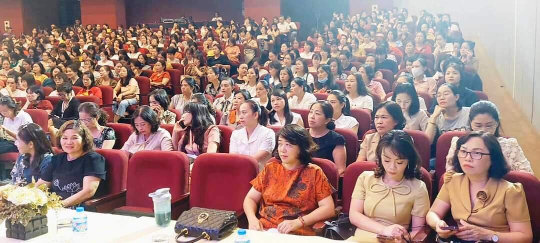 Tập huấn chuyên đề: “Tư tưởng Hồ Chí Minh về giáo dục; xây dựng mối quan hệ Nhà trường - Gia đình - Xã hội; tạo môi trường phát triển trường học hiện nay”.