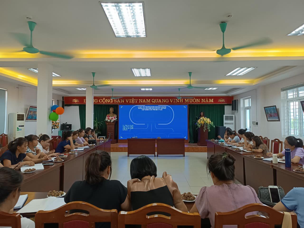 ​ Trường mầm non Tứ Liên tổ chức hội nghị tổng kết năm học 2022-2023 và triển khai nhiệm vụ trọng tâm năm học 2023-2024  ​