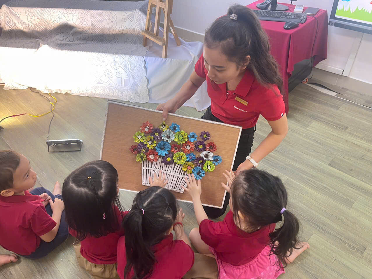 Làm hoa từ quả thông