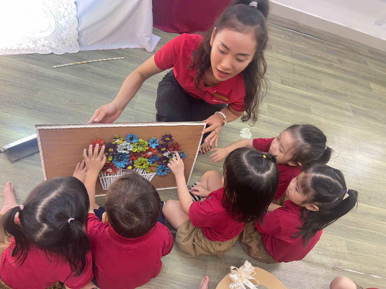 Làm hoa từ quả thông