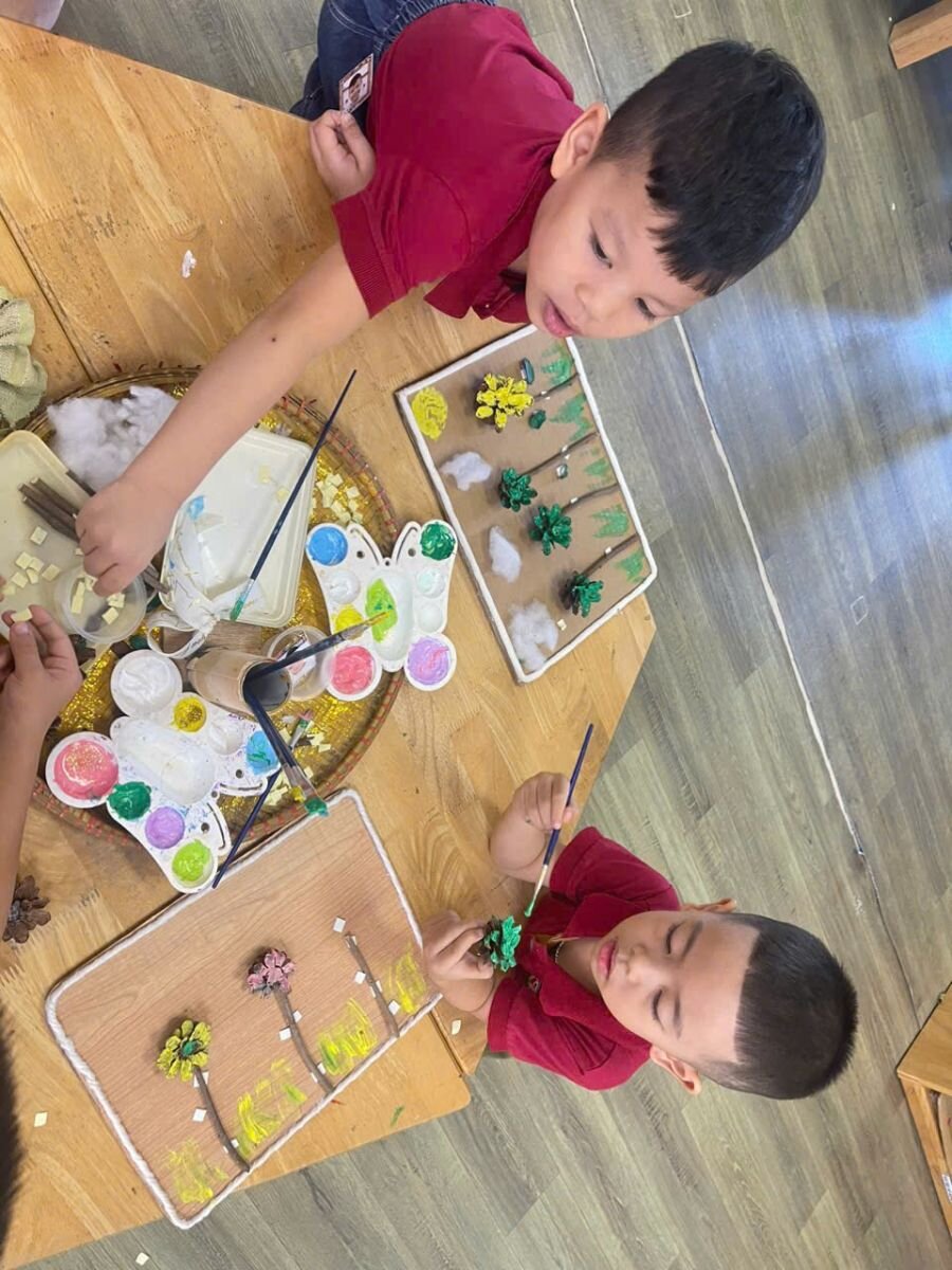 Làm hoa từ quả thông