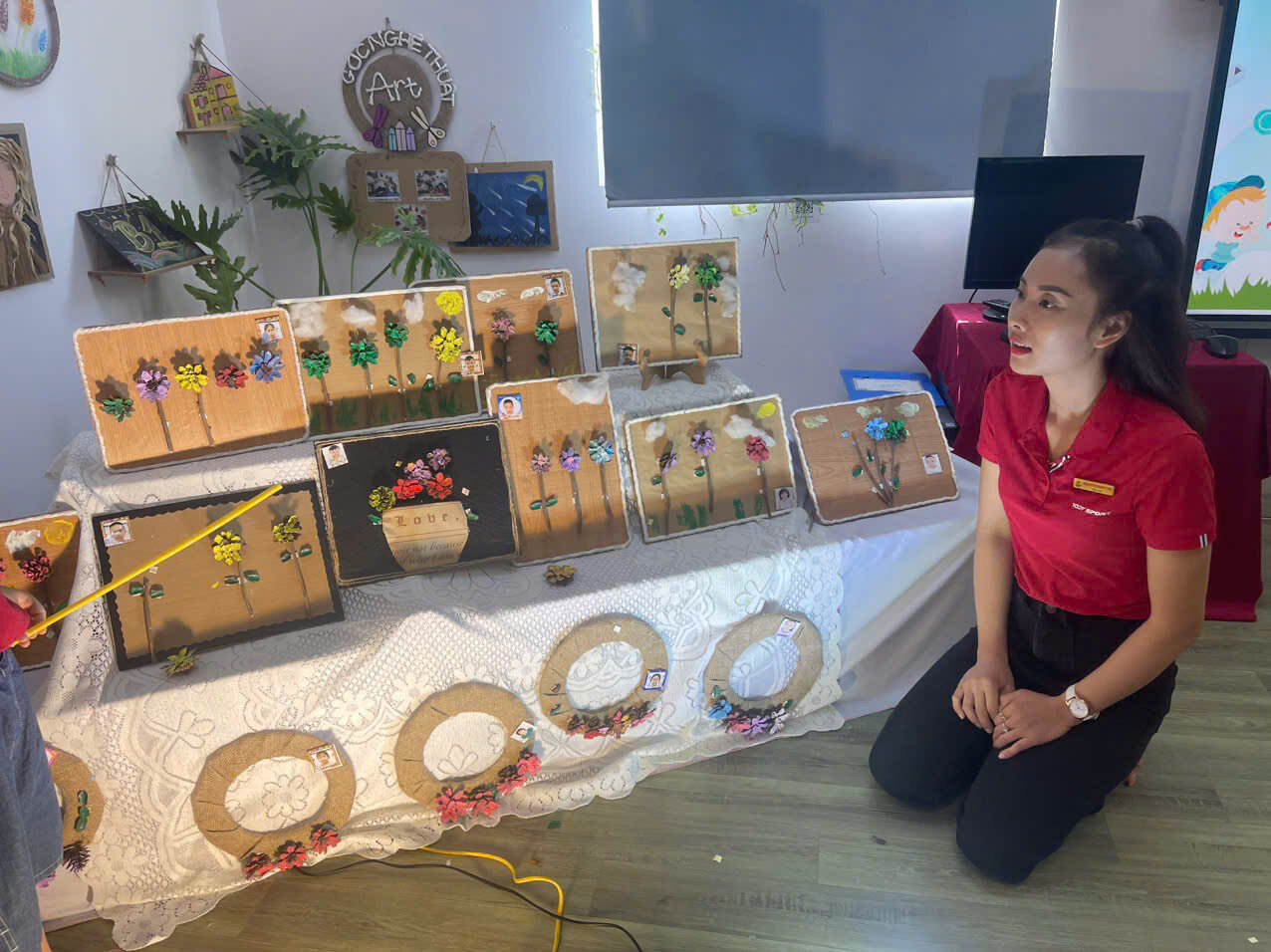 Làm hoa từ quả thông