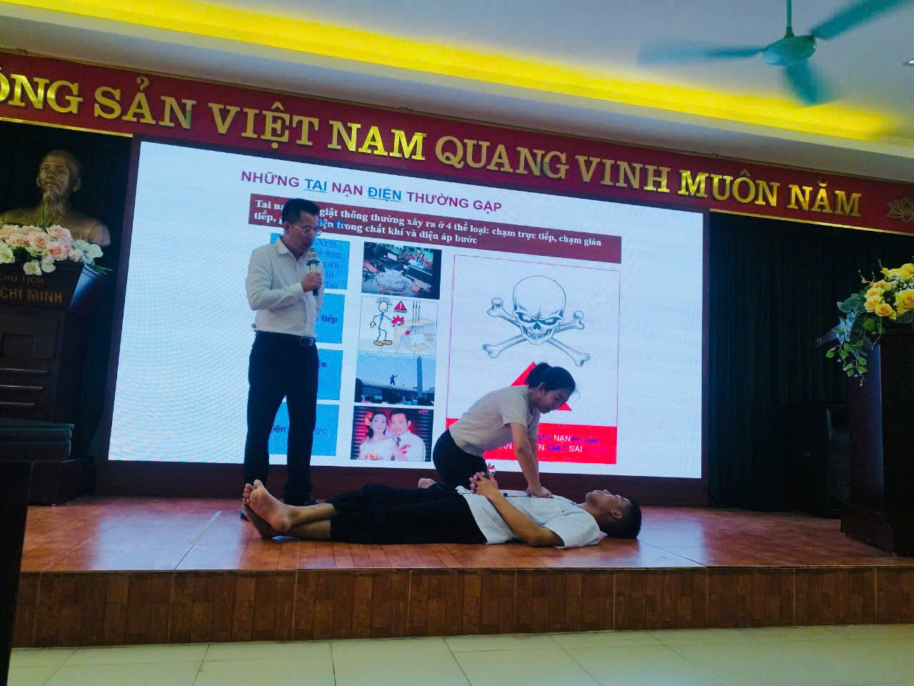 TRƯỜNG MẦM NON TỨ LIÊN KẾT HỢP CÙNG VIỆN KHOA HỌC GIÁO DỤCAN TOÀN VIỆT NAM TẬP HUẤN KỸ NĂNG AN TOÀN, PHÓNG, CHỐNG TAI NẠN THƯƠNG TÍCH CHO CB-GV-NV VÀ PHHS NHÀ TRƯỜNG