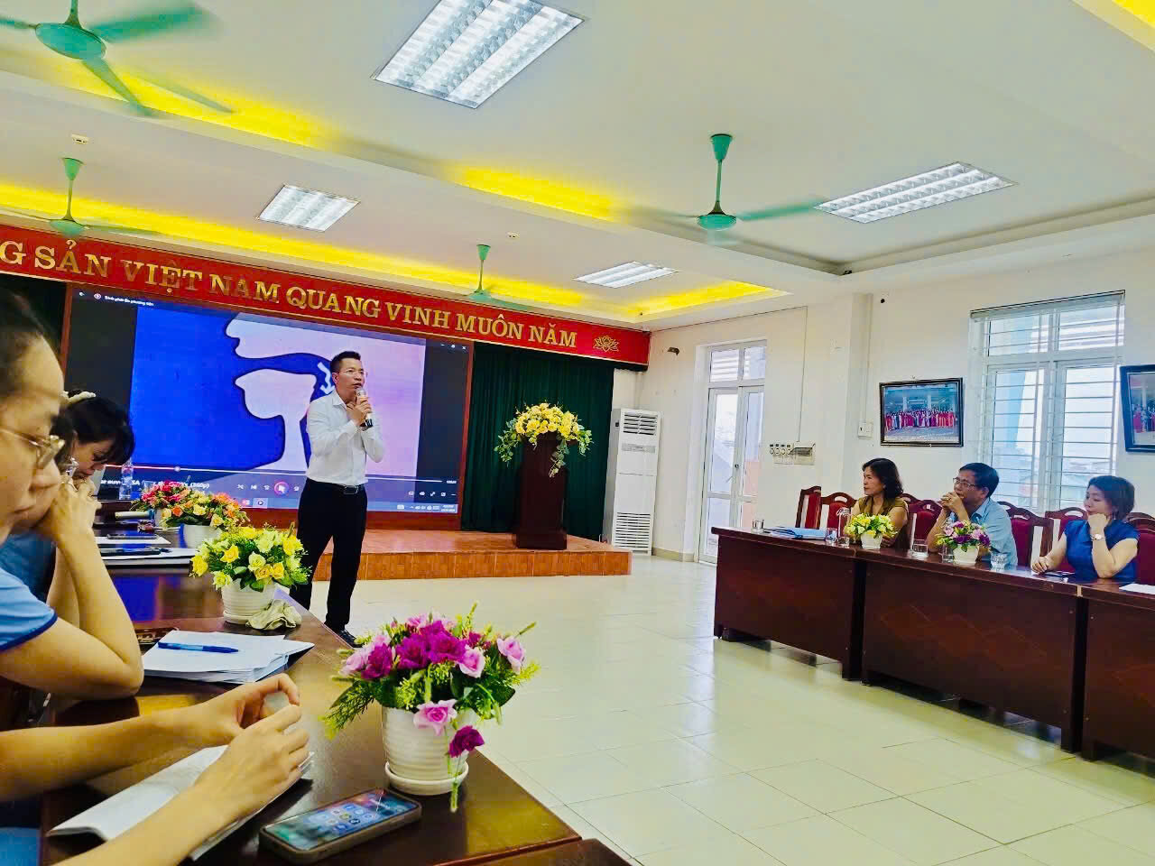 TRƯỜNG MẦM NON TỨ LIÊN KẾT HỢP CÙNG VIỆN KHOA HỌC GIÁO DỤCAN TOÀN VIỆT NAM TẬP HUẤN KỸ NĂNG AN TOÀN, PHÓNG, CHỐNG TAI NẠN THƯƠNG TÍCH CHO CB-GV-NV VÀ PHHS NHÀ TRƯỜNG