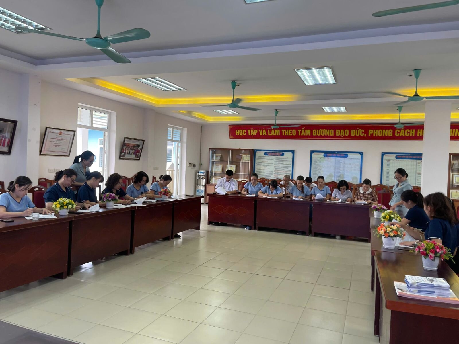 👩‍🍳 TRƯỜNG MẦM NON TỨ LIÊN TỔ CHỨC BỒI DƯỠNG KIẾN THỨC AN TOÀN THỰC PHẨM CHO GIÁO VIÊN-NHÂN VIÊN LÀM CÔNG TÁC BÁN TRÚ NĂM HỌC 2024-2025 🫕🧆🍱