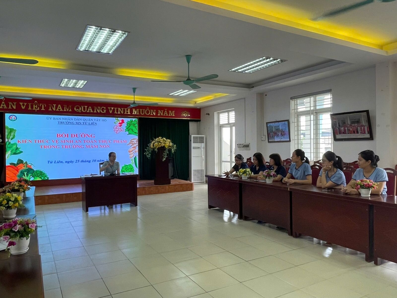 👩‍🍳 TRƯỜNG MẦM NON TỨ LIÊN TỔ CHỨC BỒI DƯỠNG KIẾN THỨC AN TOÀN THỰC PHẨM CHO GIÁO VIÊN-NHÂN VIÊN LÀM CÔNG TÁC BÁN TRÚ NĂM HỌC 2024-2025 🫕🧆🍱